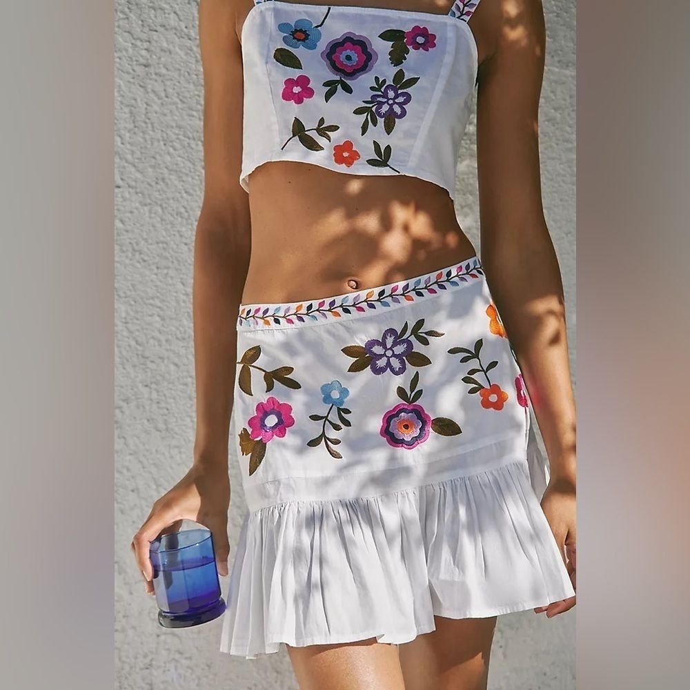 Mahila Floral Embroidered top and Mini Skirt set Sz S